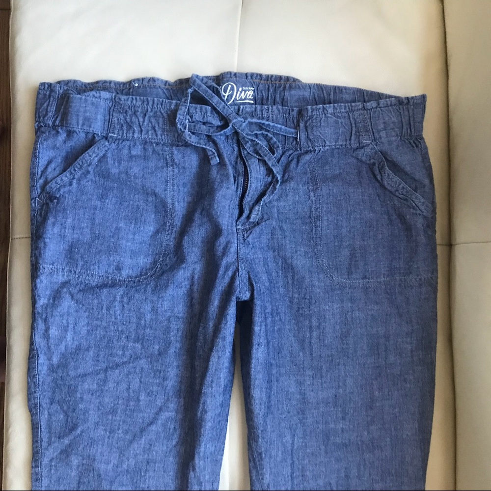 Old Navy; Linen Capri ‘The Diva’ in Navy